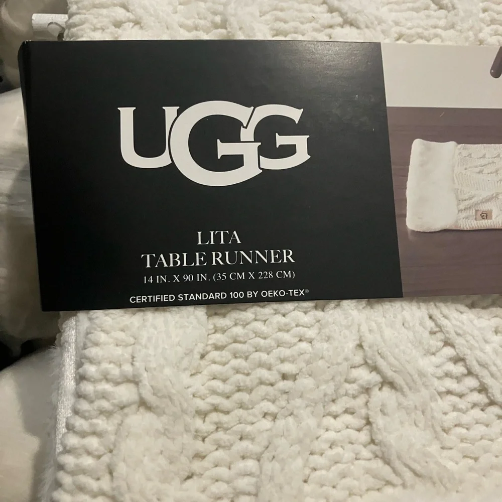 New UGG LITA table runner in the color snow 14x90 - Picture 2 of 6